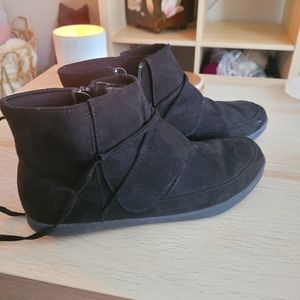 Suede airwalk booties sz 9.5